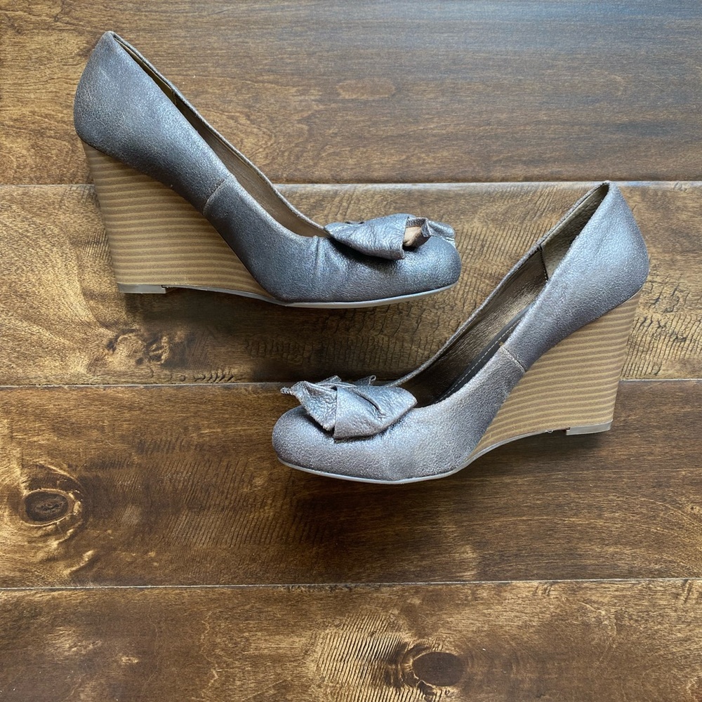Wedge shoes